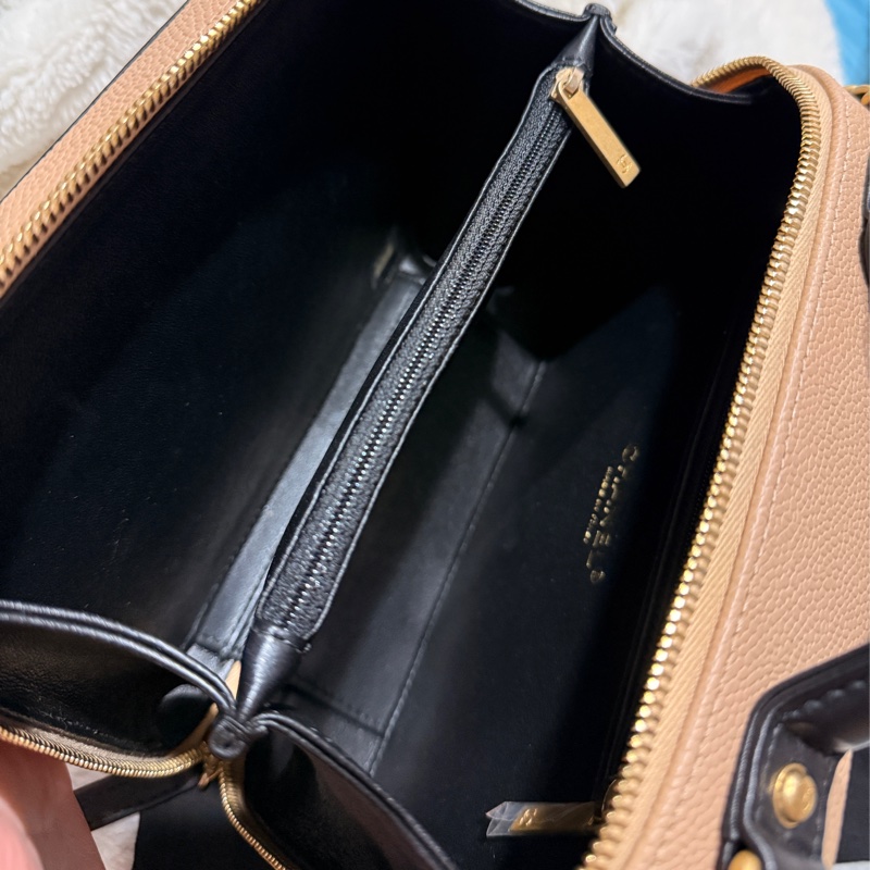 Chanel vanity case 21公分 米黑 化妝箱 荔枝皮 牛皮 霧面復古金-3