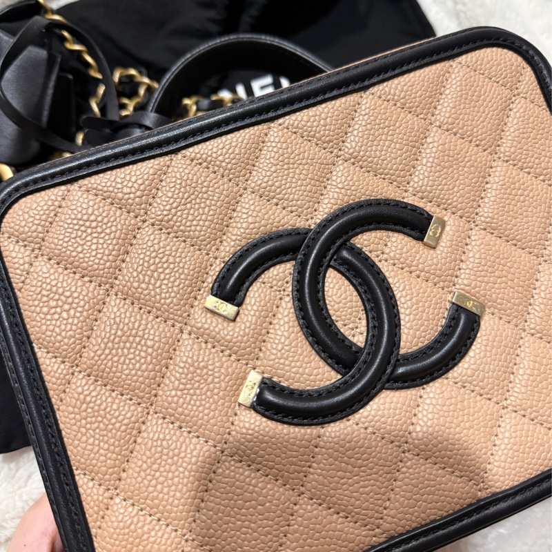 Chanel vanity case 21公分 米黑 化妝箱 荔枝皮 牛皮 霧面復古金-4