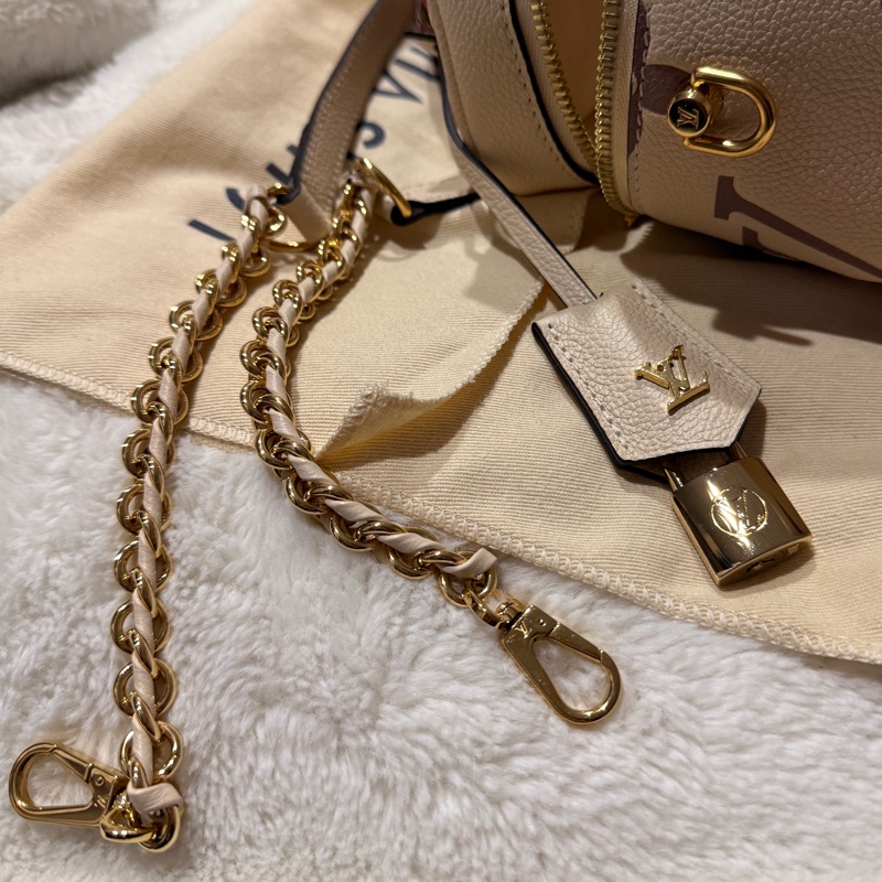 Louis Vuitton Lv Vanity 系列奶昔白化妝包 絲帶-5