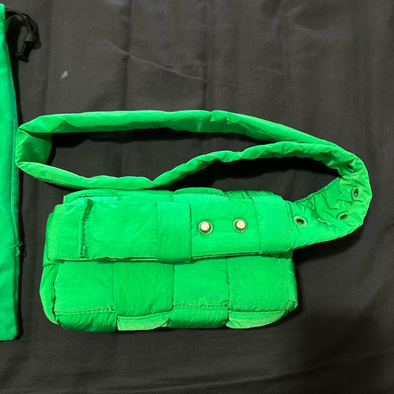 Bottega Veneta八格尼龍綠色胸包/腰包-1