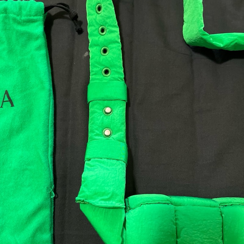 Bottega Veneta八格尼龍綠色胸包/腰包-9