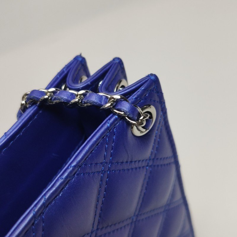 Chanel 牛皮 純色 絎縫 雙C 標識 單肩包-11