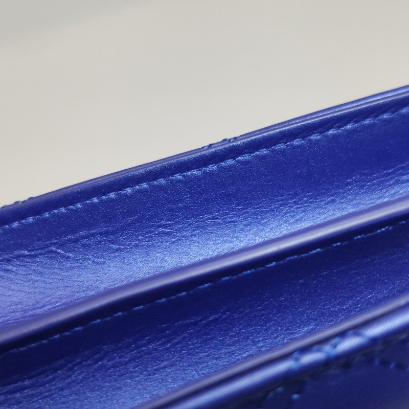 Chanel 牛皮 純色 絎縫 雙C 標識 單肩包-15