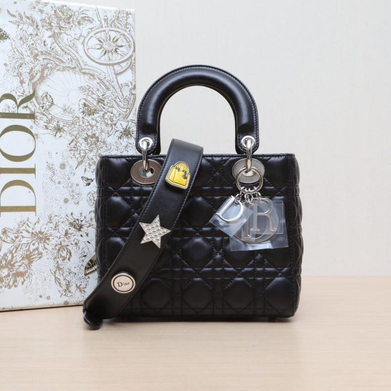 Lady Dior 戴妃包 四格 徽章肩帶 黑色 皮革S 銀釦 2016-0
