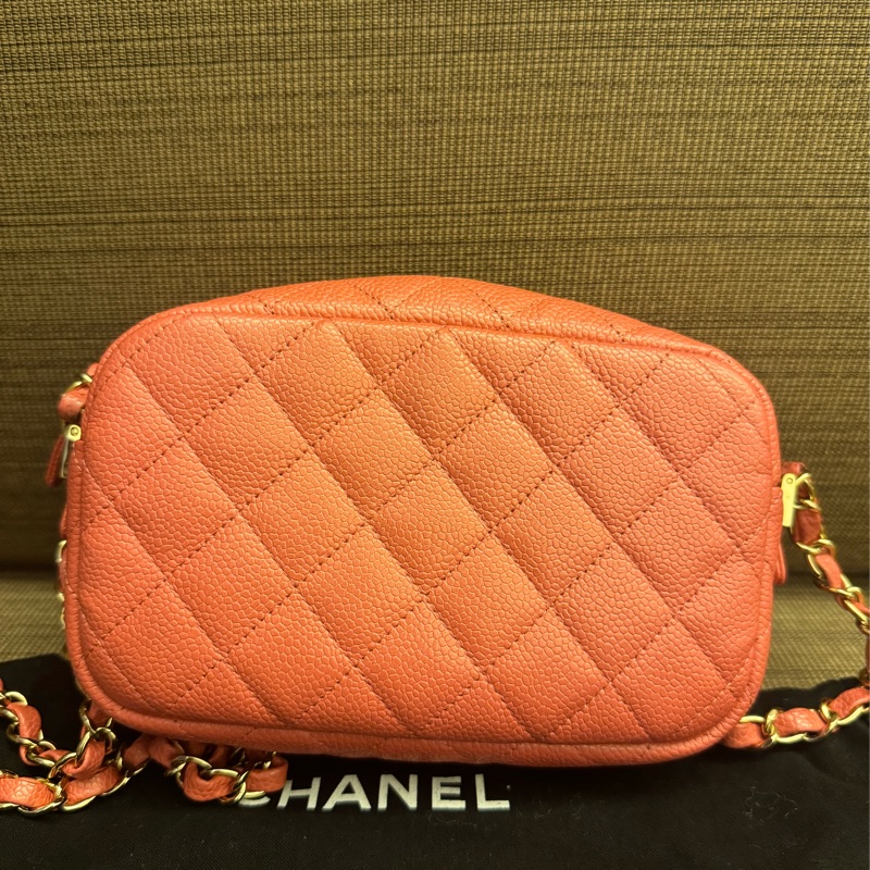CHANEL 蜜桃粉相機包 25開-1