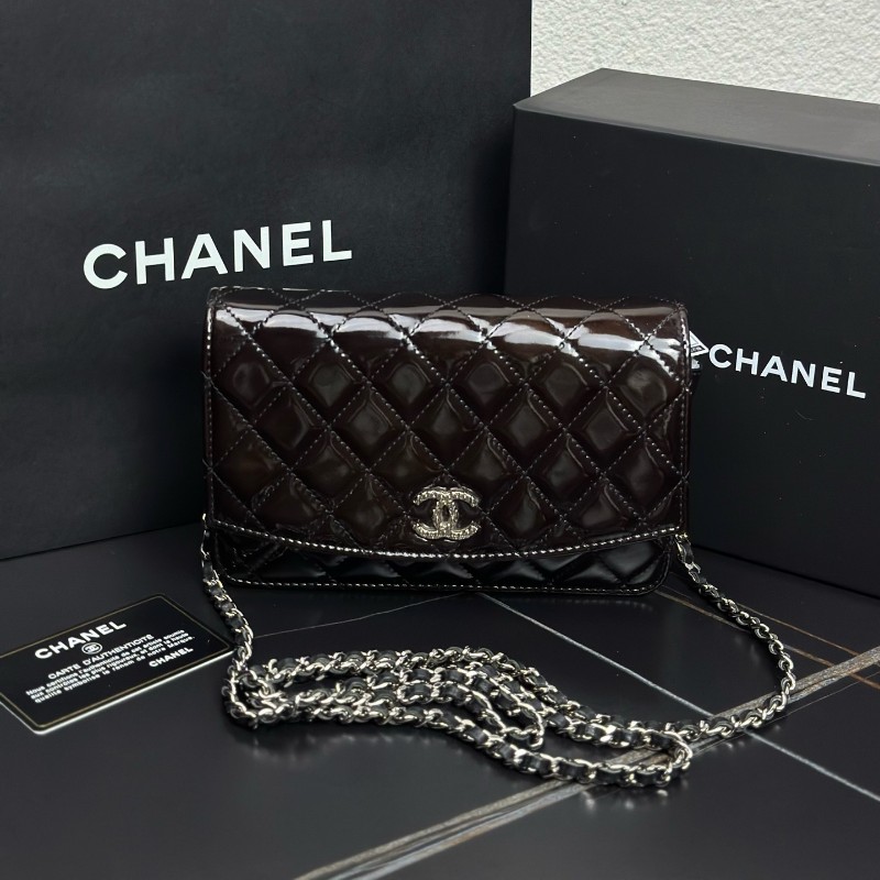 Chanel香奈兒 漆皮浮雕雙C woc 深棗紅 15開 肩背包 斜背包-1