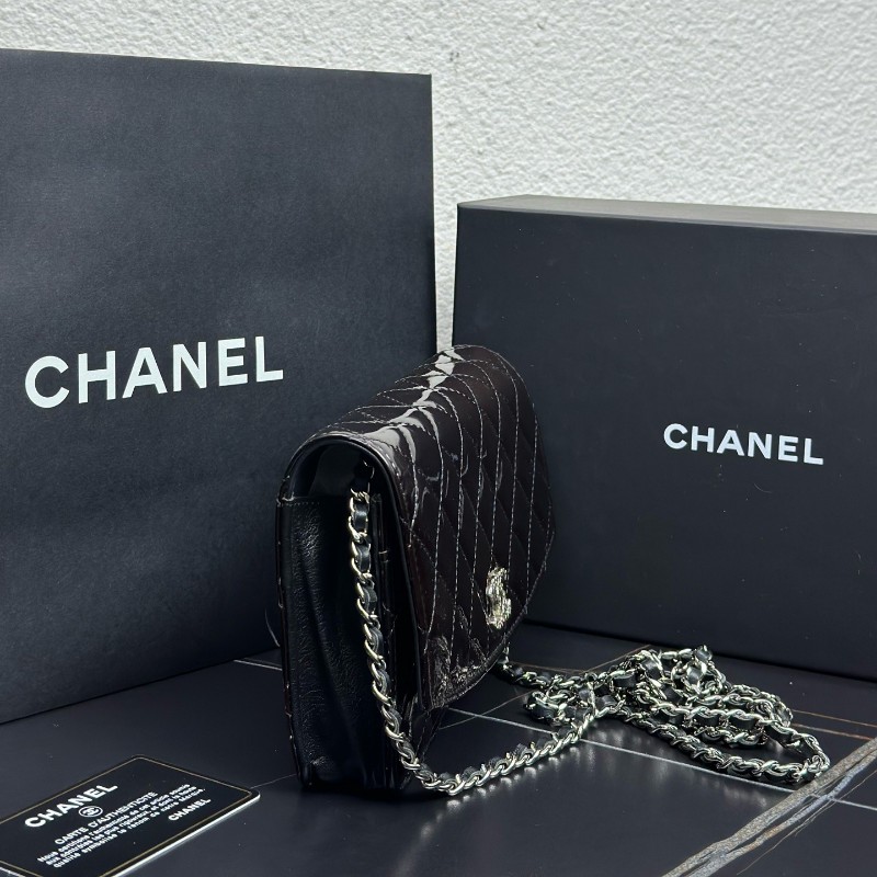 Chanel香奈兒 漆皮浮雕雙C woc 深棗紅 15開 肩背包 斜背包-2