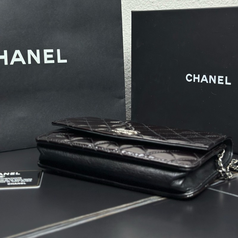 Chanel香奈兒 漆皮浮雕雙C woc 深棗紅 15開 肩背包 斜背包-5