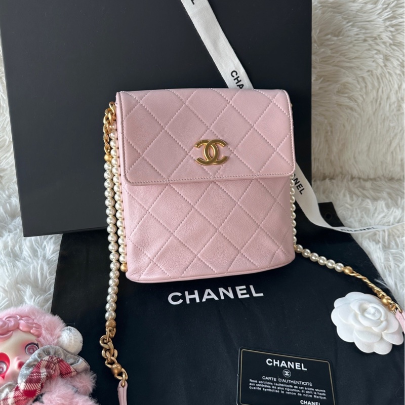 香奈兒 Chanel 粉色 21s Gabrielle 珍珠皮穿鏈金扣 小牛皮 斜挎包 女款 淺粉紅色-1