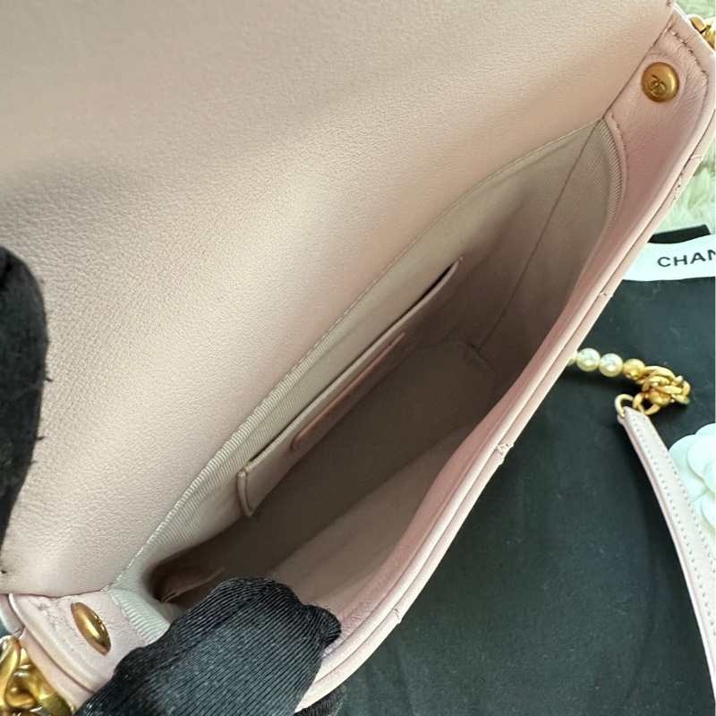 香奈兒 Chanel 粉色 21s Gabrielle 珍珠皮穿鏈金扣 小牛皮 斜挎包 女款 淺粉紅色-3
