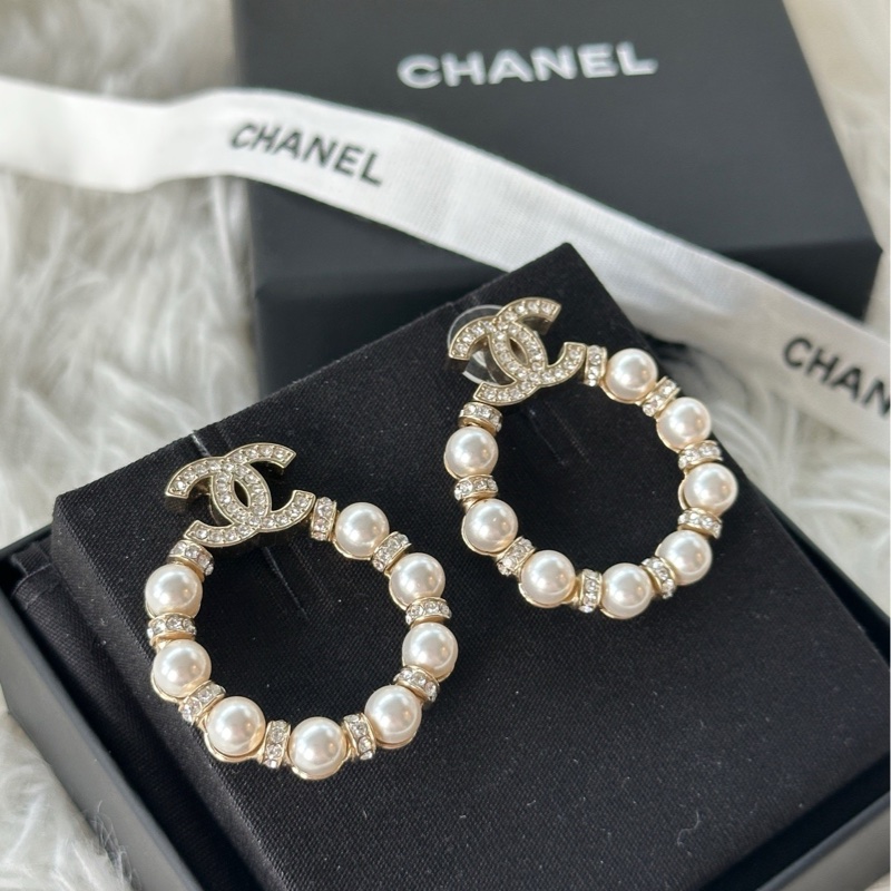 香奈兒 Chanel 圓形 雙C 裝飾水晶 白色 珍珠 耳環 耳釘 jennie同款-1