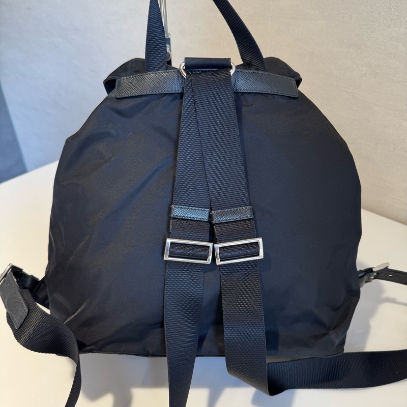 PRADA 經典雙口袋後背包-1