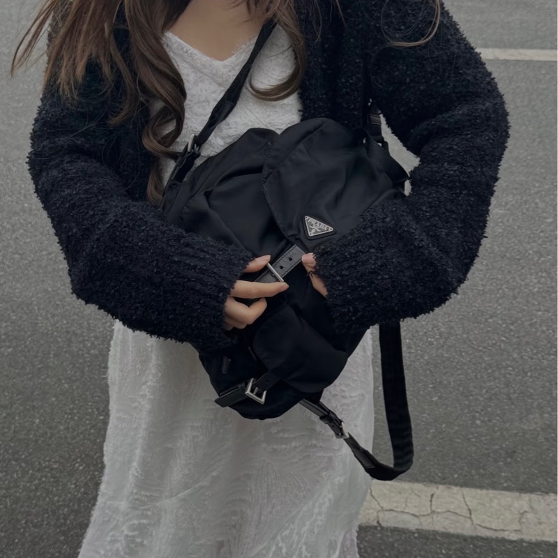 PRADA 經典雙口袋後背包-16