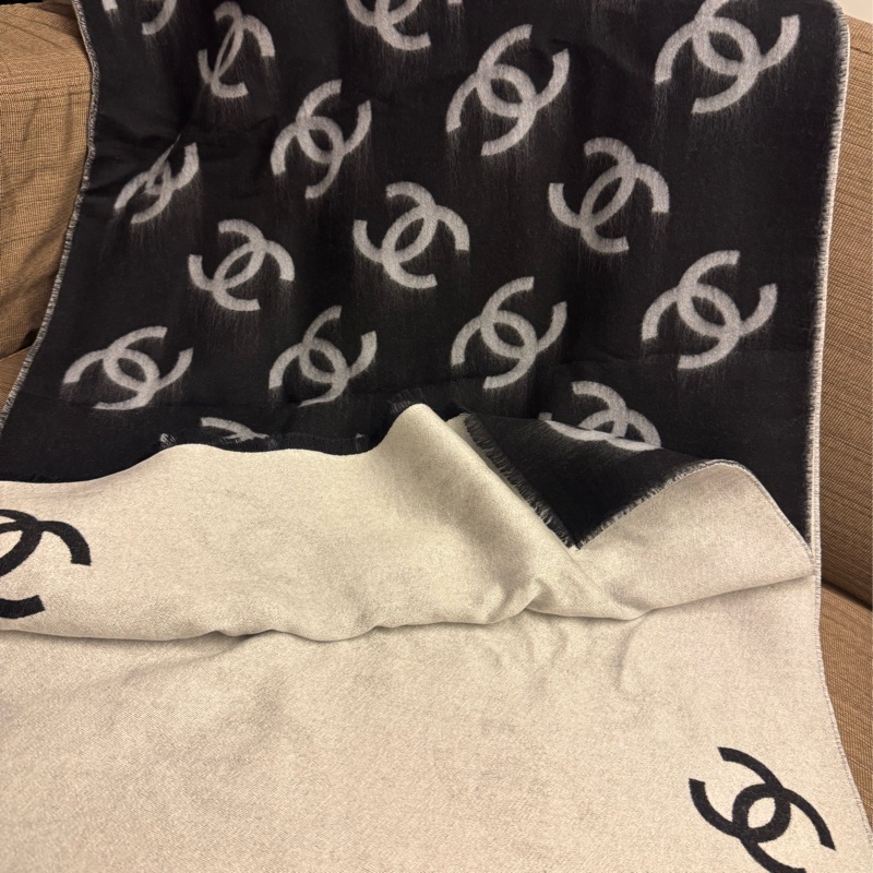 CHANEL 25b 滿logo大披肩-1