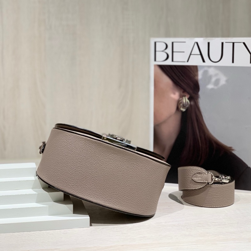 🍁Moynat莫奈Flori馬鞍包 簡約透著高級感 經典大象灰 尺寸20*9*19-2