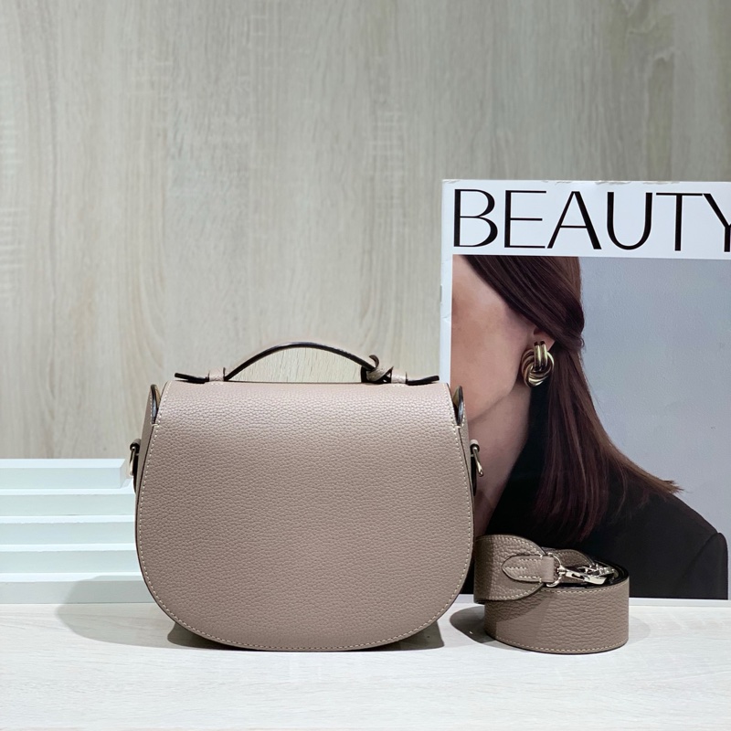 🍁Moynat莫奈Flori馬鞍包 簡約透著高級感 經典大象灰 尺寸20*9*19-4