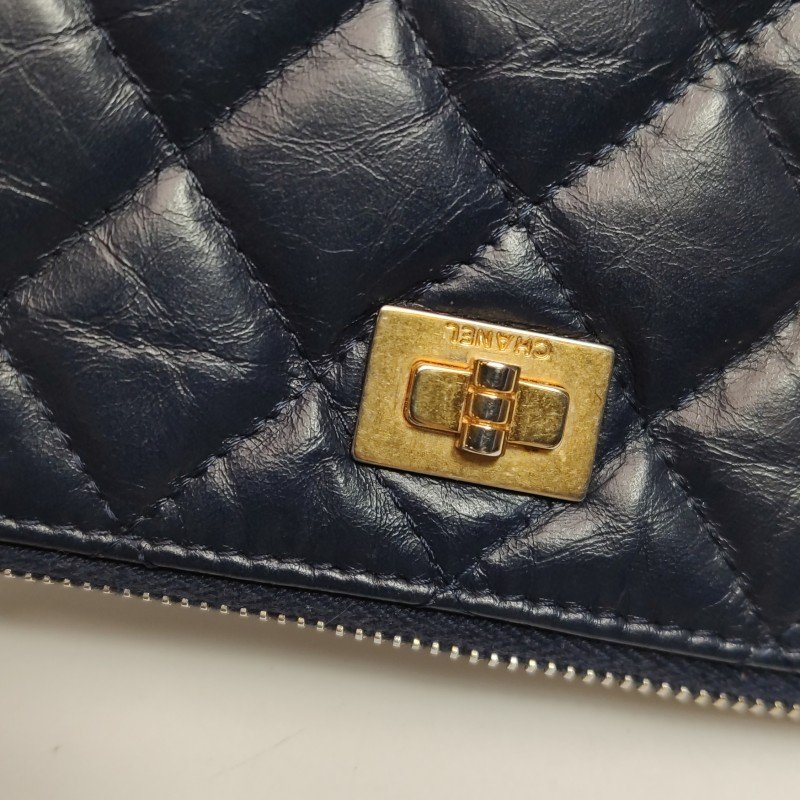 Chanel 2.55 Bag 油蠟皮 純色 菱格紋 矩形旋扣 零錢包-8