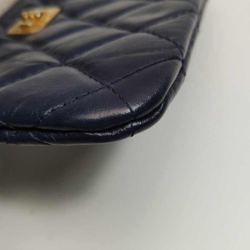 Chanel 2.55 Bag 油蠟皮 純色 菱格紋 矩形旋扣 零錢包-13