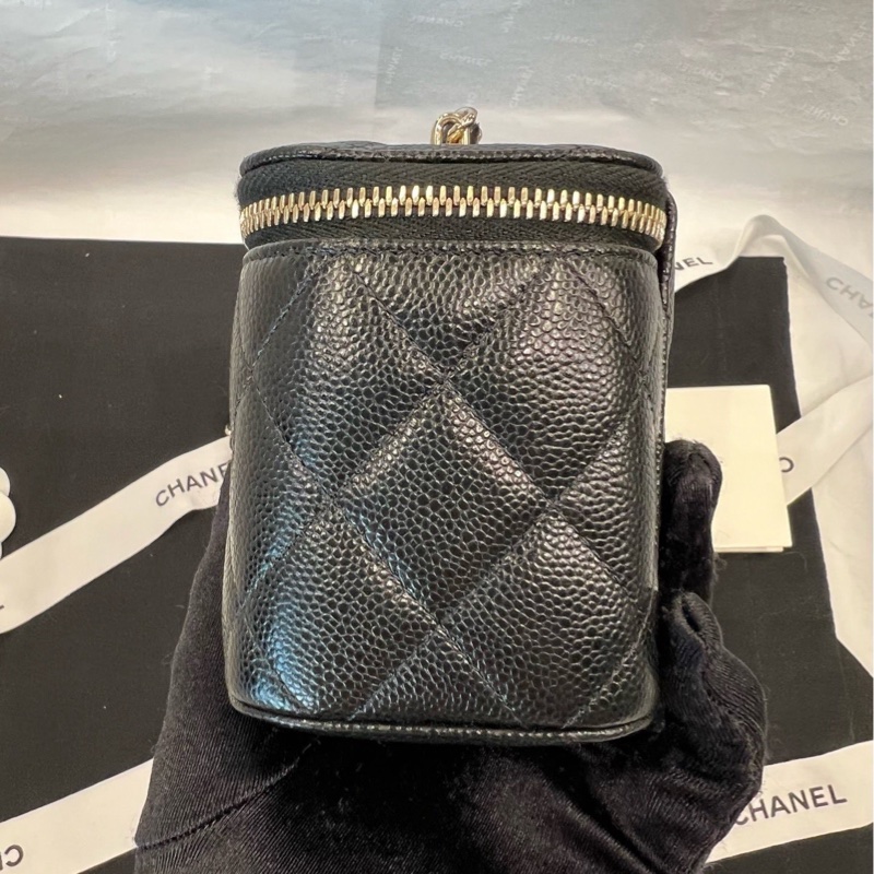 香奈兒 Chanel 24s 小盒子 黑色 金扣 荔枝牛皮 化妝包 鏡子包-3