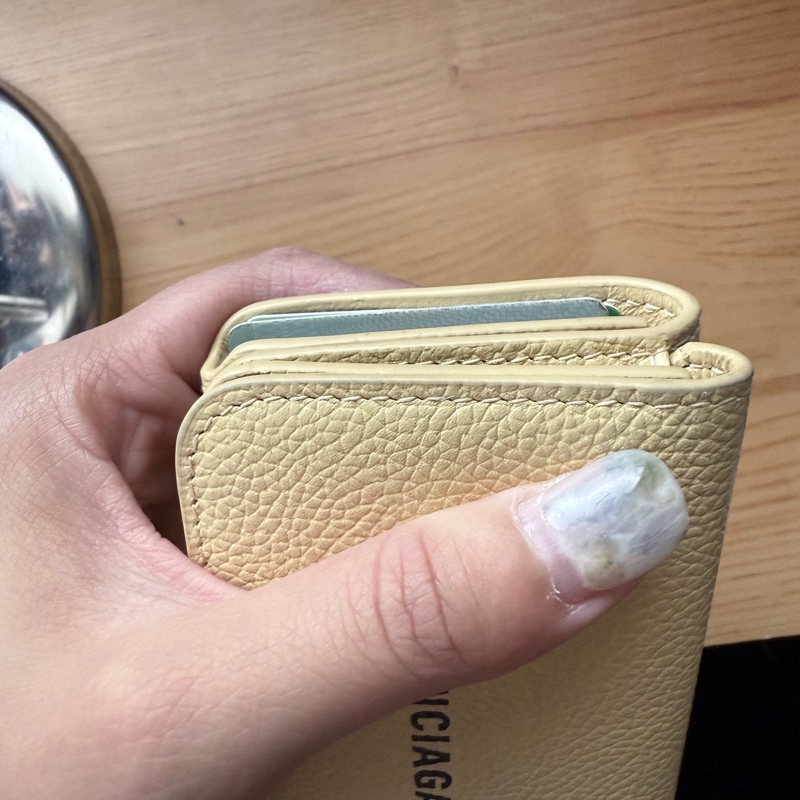 balenciaga巴黎世家三摺短夾 鵝黃色-5