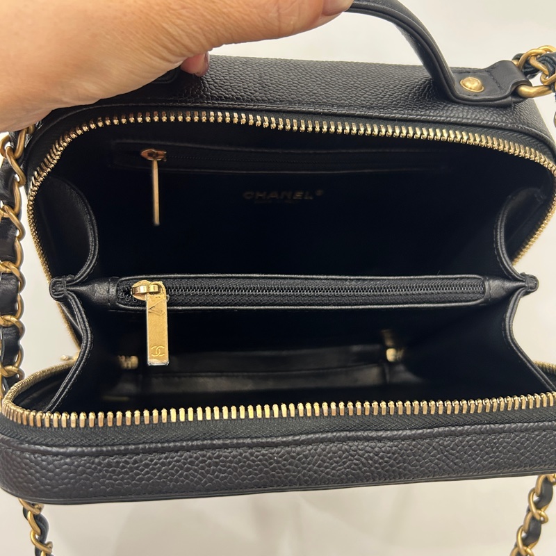 Chanel 黑荔枝Vanity case浮雕logo手提斜背化妝箱包-3