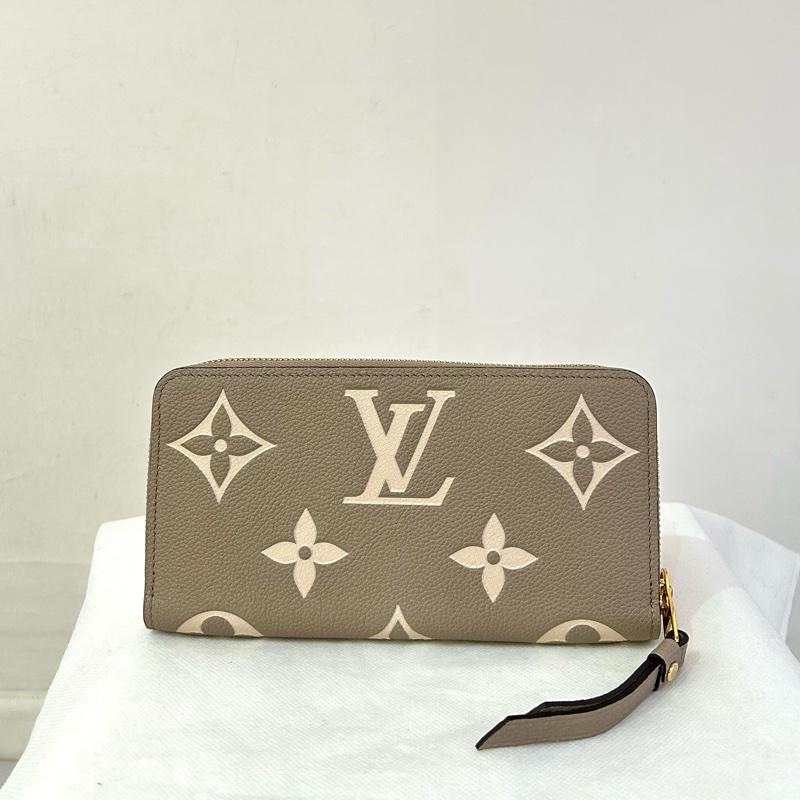 LV(M)斑鳩灰壓紋長夾-1