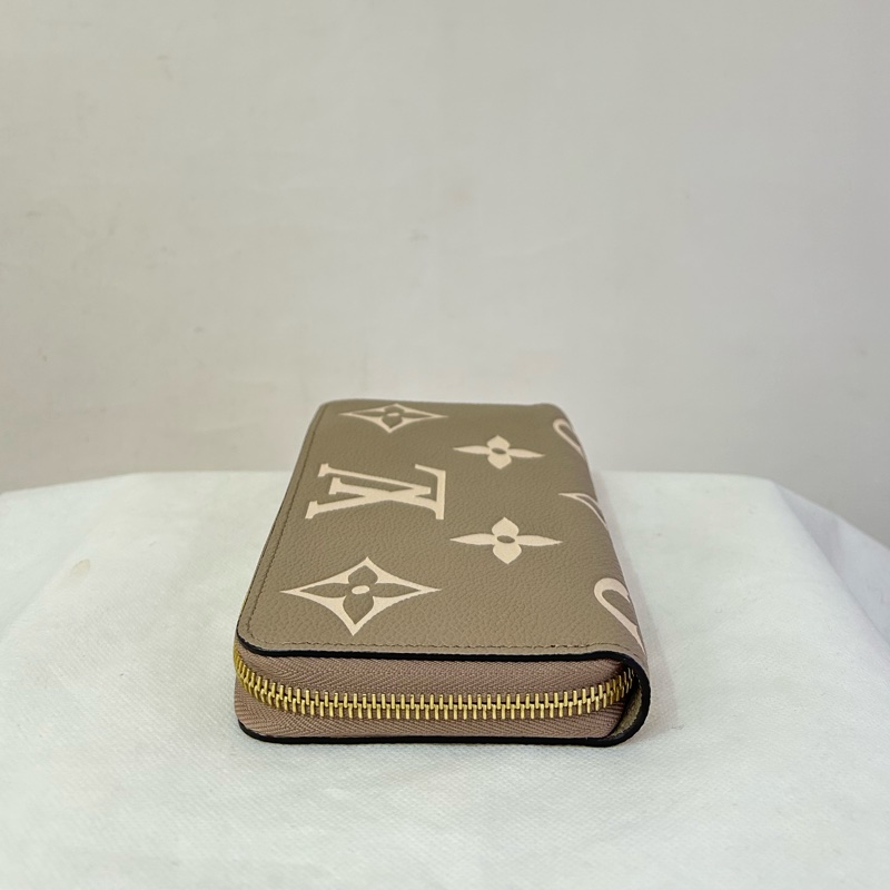 LV(M)斑鳩灰壓紋長夾-2