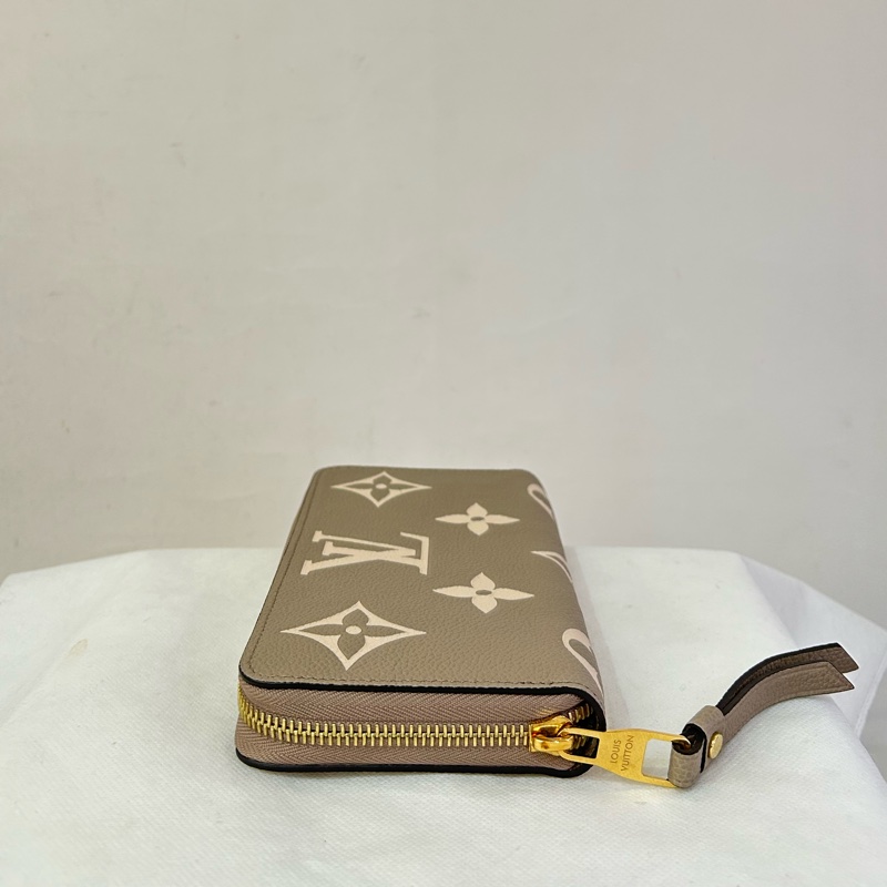 LV(M)斑鳩灰壓紋長夾-3