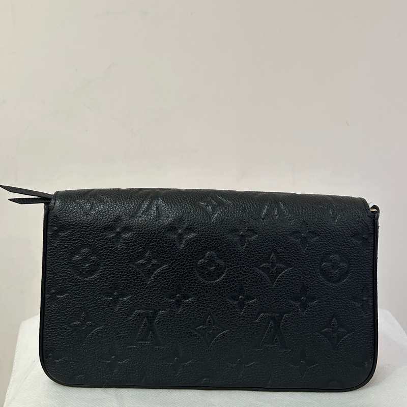 LV黑全皮壓紋信封三合一WOC-1