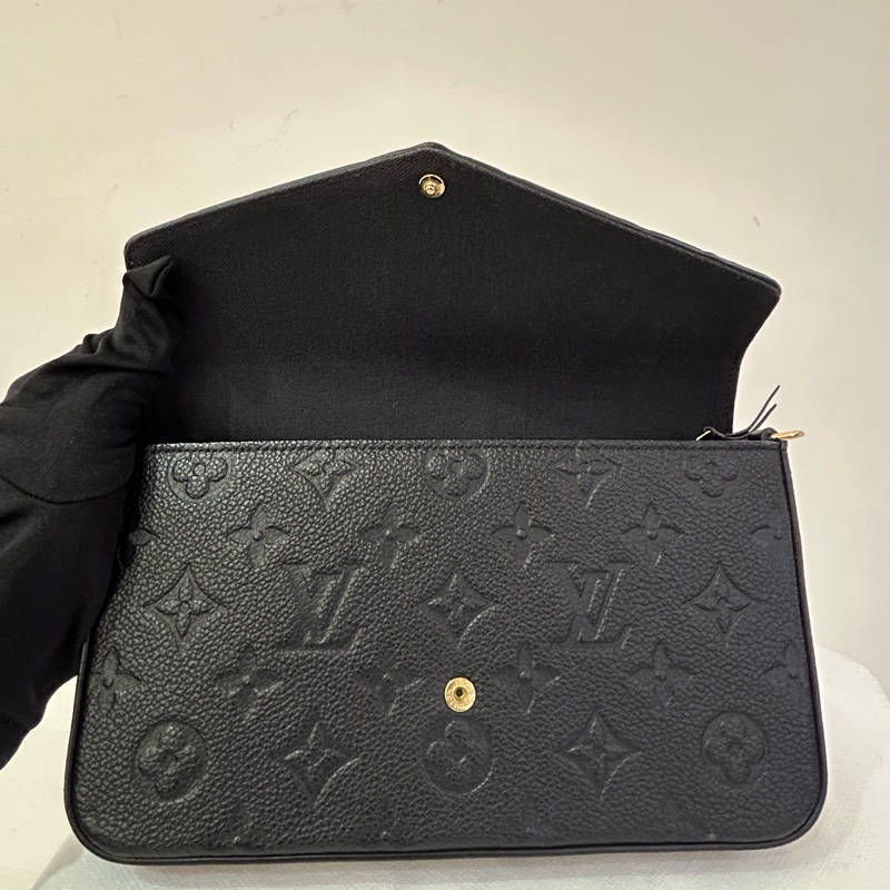 LV黑全皮壓紋信封三合一WOC-8