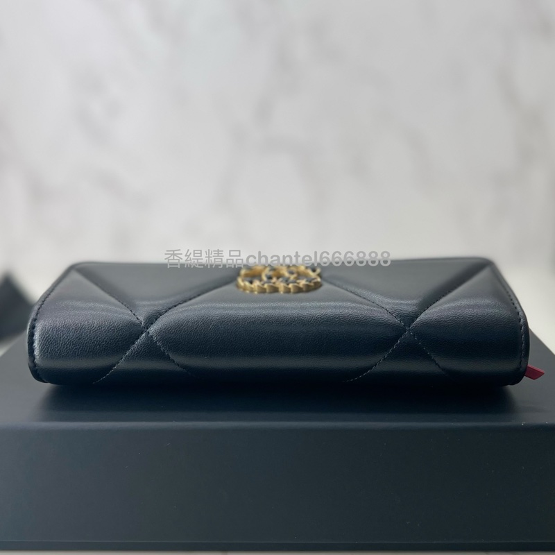 💗香緹國際精品💗 Chanel 19長夾 羊皮 極新 盒裝完整-1