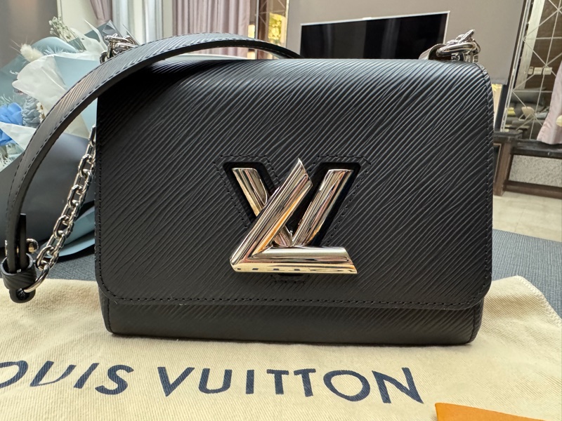 LV Twist PM小型鏈帶包（黑銀水波紋）-0