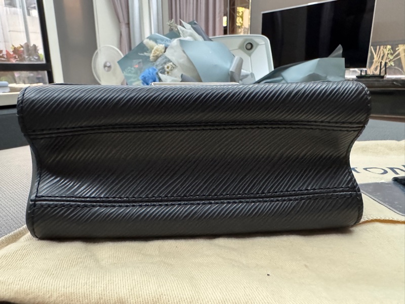 LV Twist PM小型鏈帶包（黑銀水波紋）-12