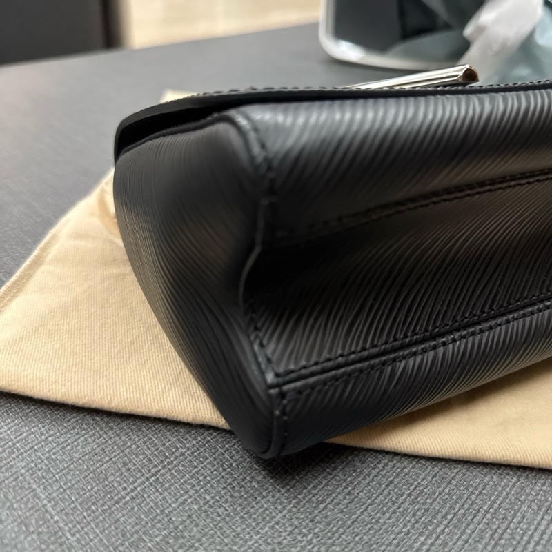 LV Twist PM小型鏈帶包（黑銀水波紋）-13