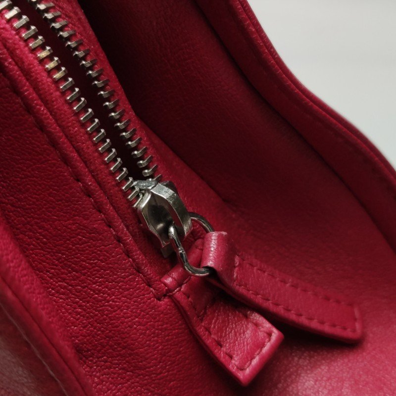 Chanel 羊皮 純色 菱格 絎縫 雙C Logo 單肩包-12