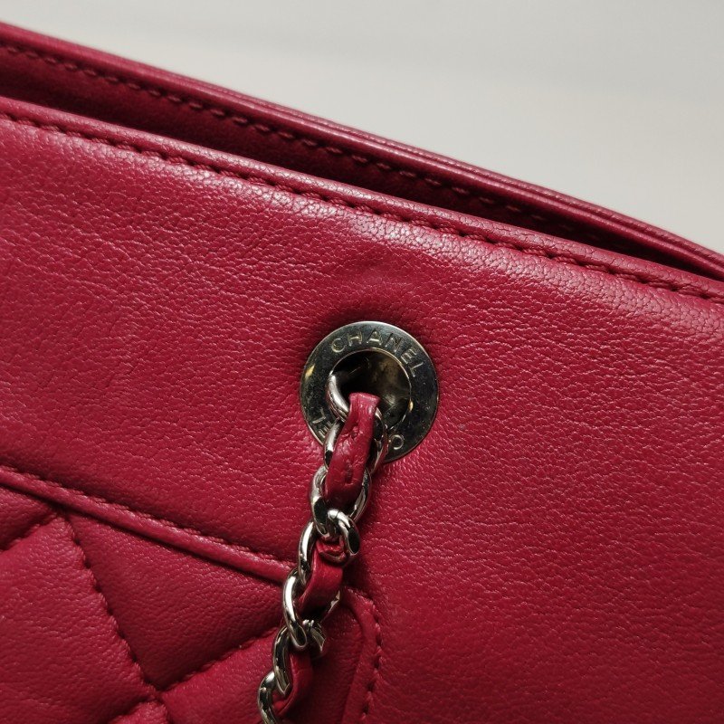 Chanel 羊皮 純色 菱格 絎縫 雙C Logo 單肩包-13