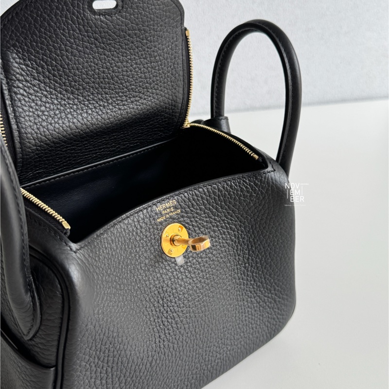 全新全配有購證💖 Hermès 愛馬仕 Mini Lindy 黑色金釦二代 斜背包-8