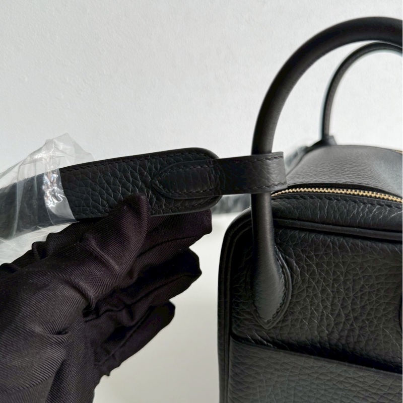 全新全配有購證💖 Hermès 愛馬仕 Mini Lindy 黑色金釦二代 斜背包-12