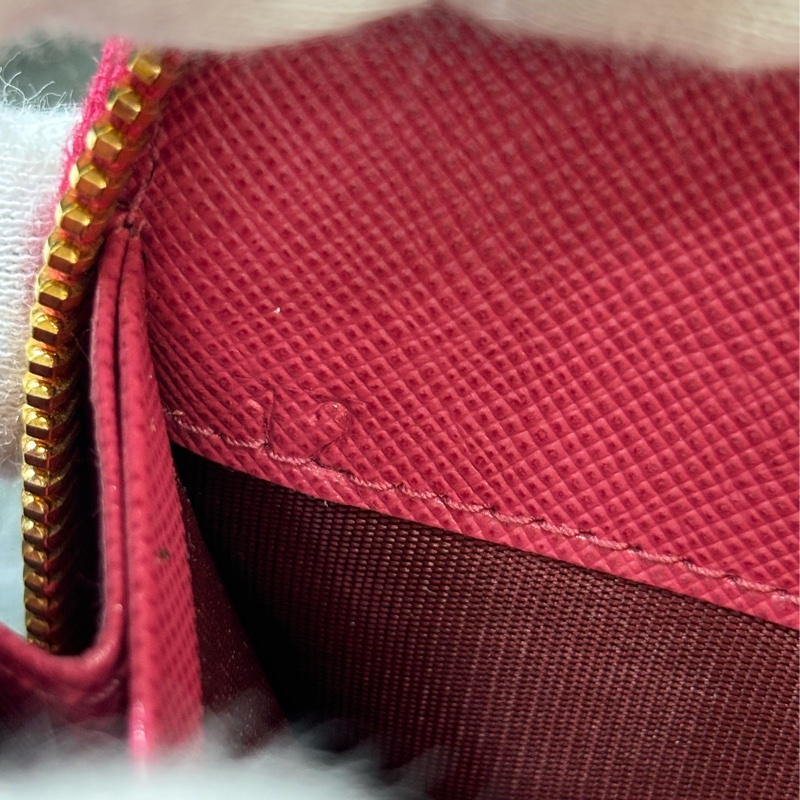 PRADA 1ML506 桃紅色 牛皮 荔枝皮 蝴蝶結 拉鍊夾 零錢包 LOGO 長夾 皮夾-32