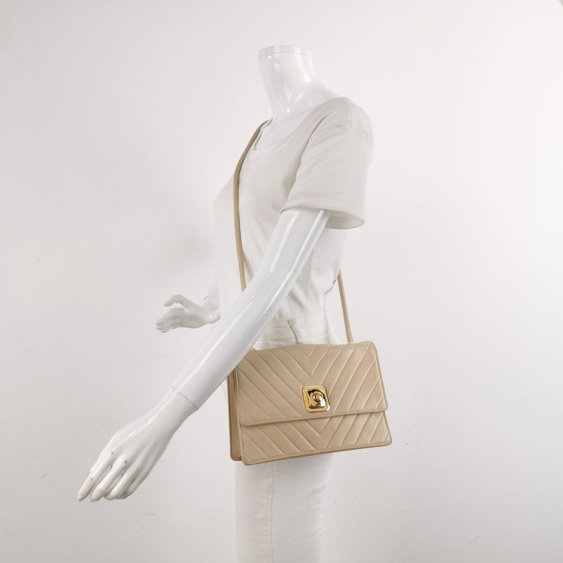 Chanel 羊皮 純色 V紋 絎縫 雙C扣 中古 斜背包 單肩包-1
