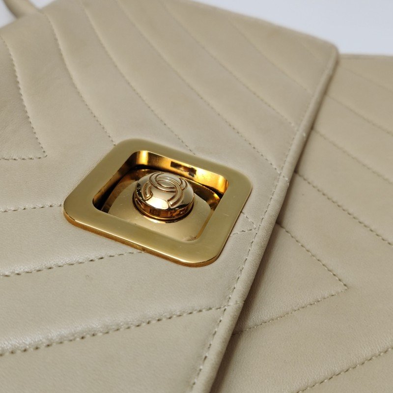 Chanel 羊皮 純色 V紋 絎縫 雙C扣 中古 斜背包 單肩包-13