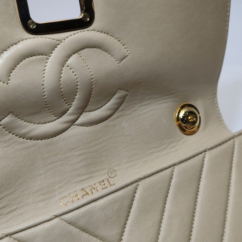 Chanel 羊皮 純色 V紋 絎縫 雙C扣 中古 斜背包 單肩包-16