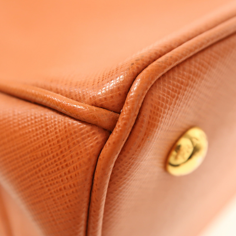 PRADA 牛皮皮革Saffiano Lux金扣手挽肩背兩用袋-8
