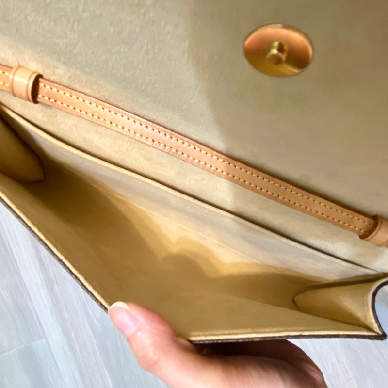 LV 中古老花信封包-5