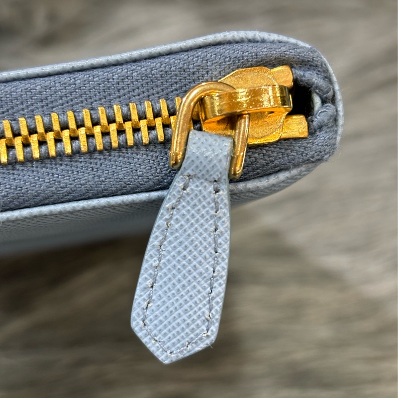 PRADA 1M0506 粉藍色 牛皮 蝴蝶結 拉鍊 零錢 信用卡 包 長夾 皮夾 錢包-11