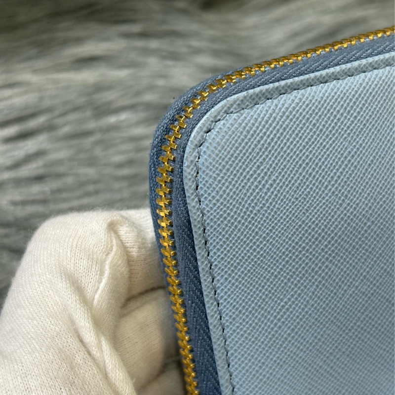 PRADA 1M0506 粉藍色 牛皮 蝴蝶結 拉鍊 零錢 信用卡 包 長夾 皮夾 錢包-16