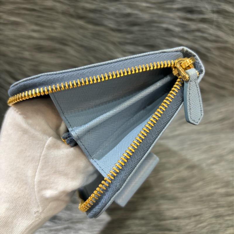 PRADA 1M0506 粉藍色 牛皮 蝴蝶結 拉鍊 零錢 信用卡 包 長夾 皮夾 錢包-22