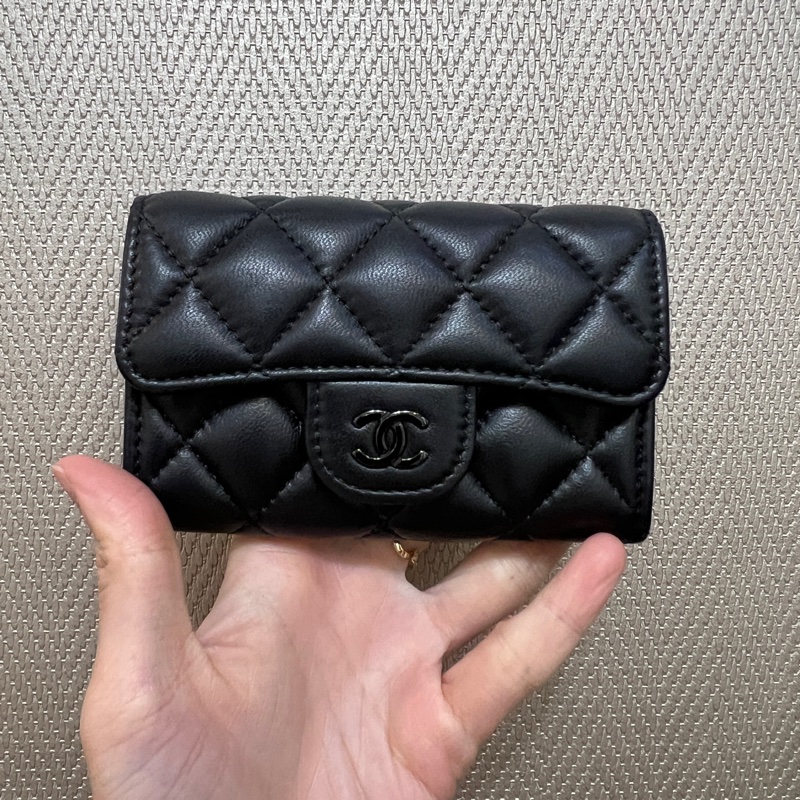 Chanel 黑羊皮黑釦零錢卡包AP0214-0