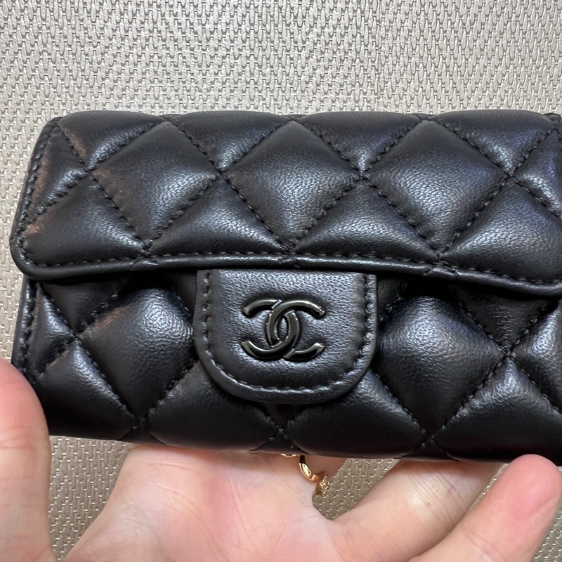 Chanel 黑羊皮黑釦零錢卡包AP0214-1