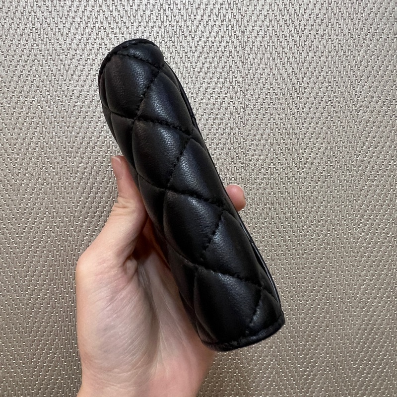 Chanel 黑羊皮黑釦零錢卡包AP0214-4
